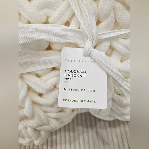 Colossal Throw - Picture 5 of 6